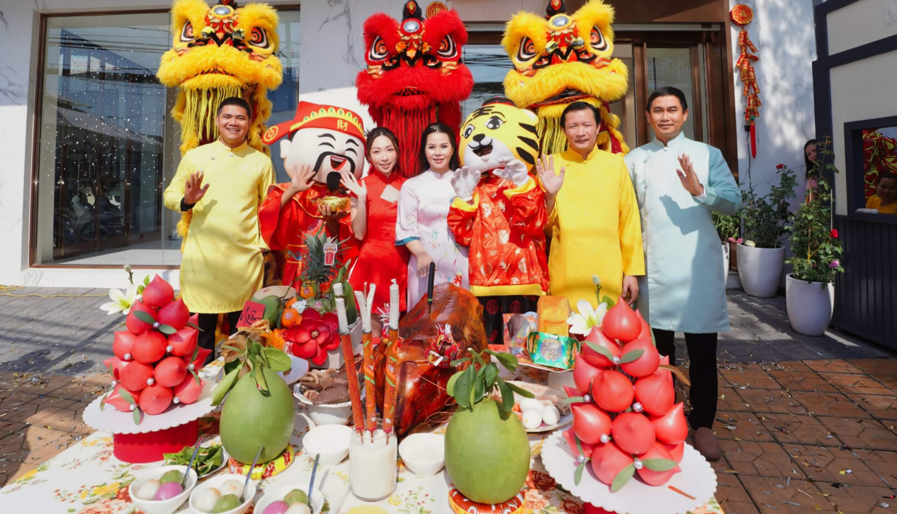 Nghi thức tâm linh ngày Tết giúp cửa hàng kinh doanh phát đạt
